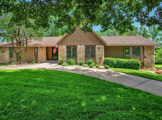 3952 SW Canterbury Town Rd, Topeka, KS 66610