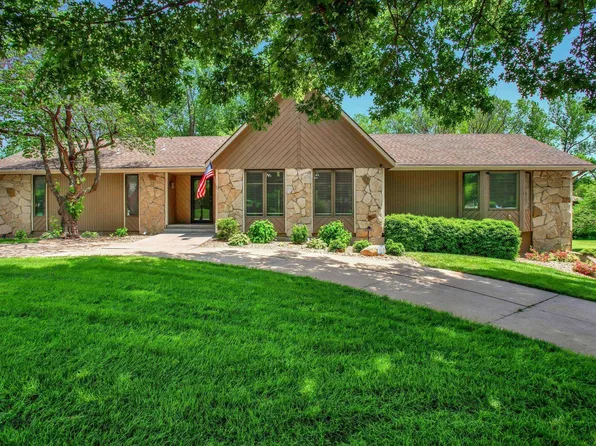 3952 SW Canterbury Town Rd, Topeka, KS 66610
