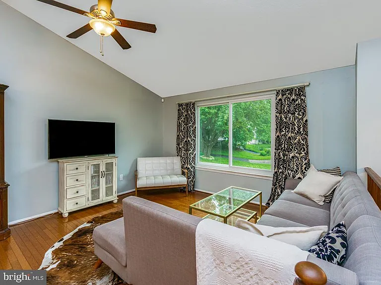 3827 Dittany Ct — Photo 4