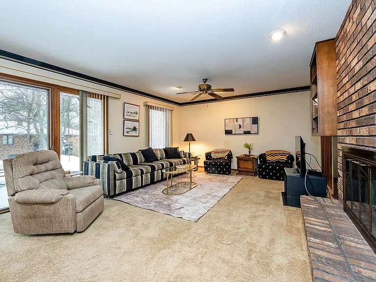 1319 Lewis Ave — Photo 21