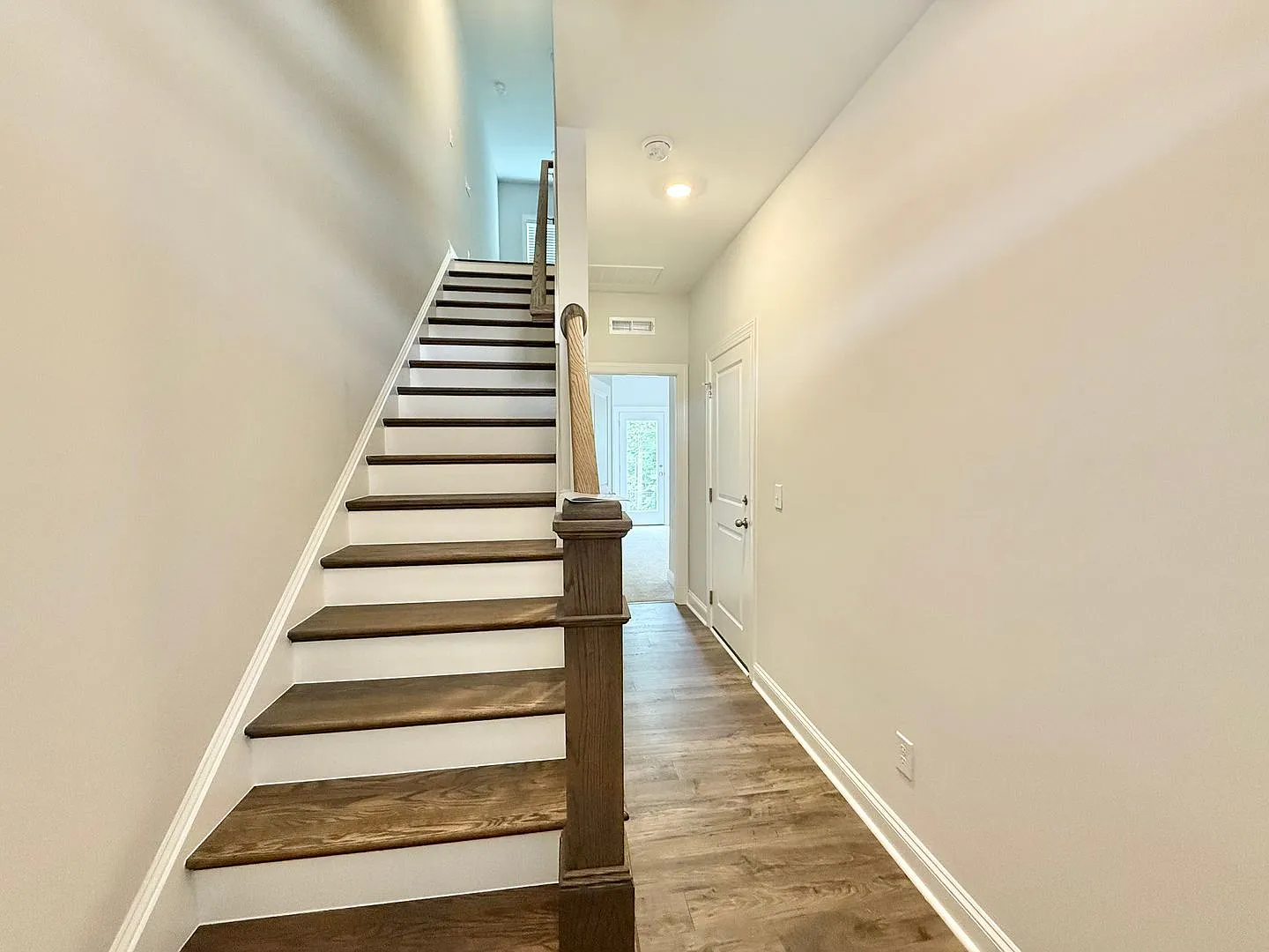 Stunning Newly Built 3BD, 3.5BA Fuquay Varina Townhome Near Shopping and Dining — Photo 3