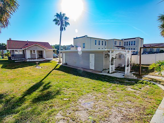 4th image of 825 N Wild Olive Ave