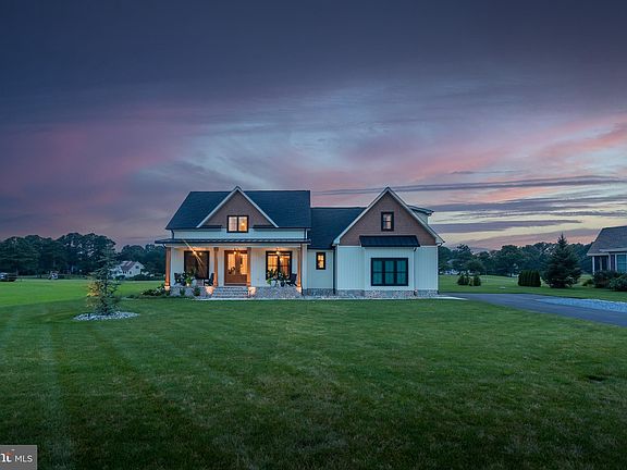 3rd image of 605 Saint Andrews Ct