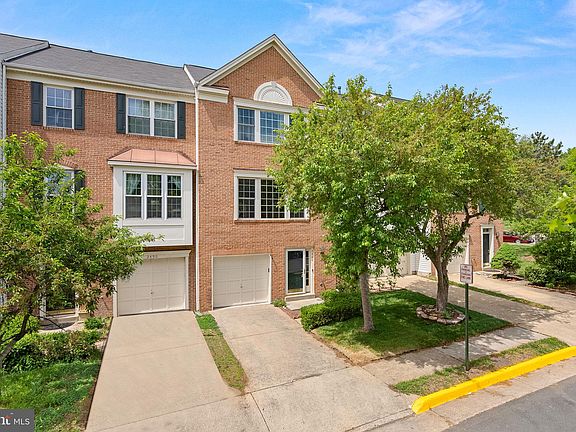 2nd image of 2488 Clover Field Cir