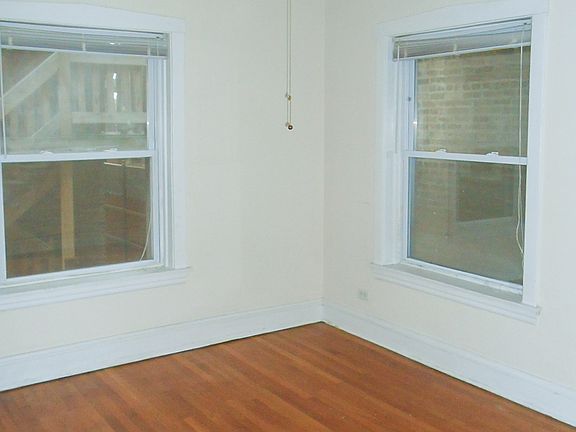 3rd image of 5131 1/2 N Wolcott Ave #1