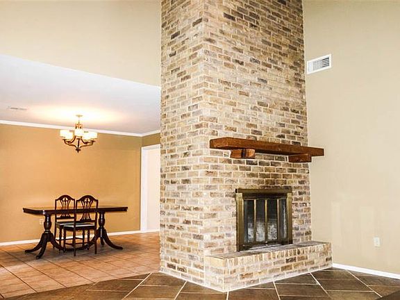 5th image of 1508 Oak Hollow Dr