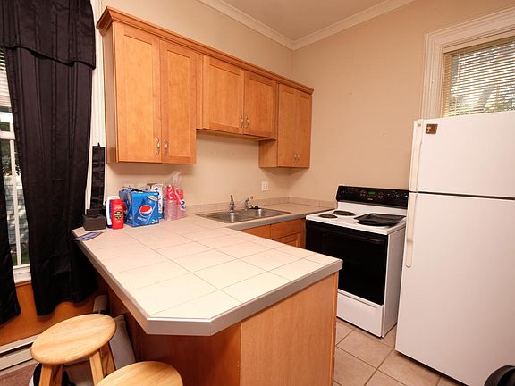4th image of 412 Lake St