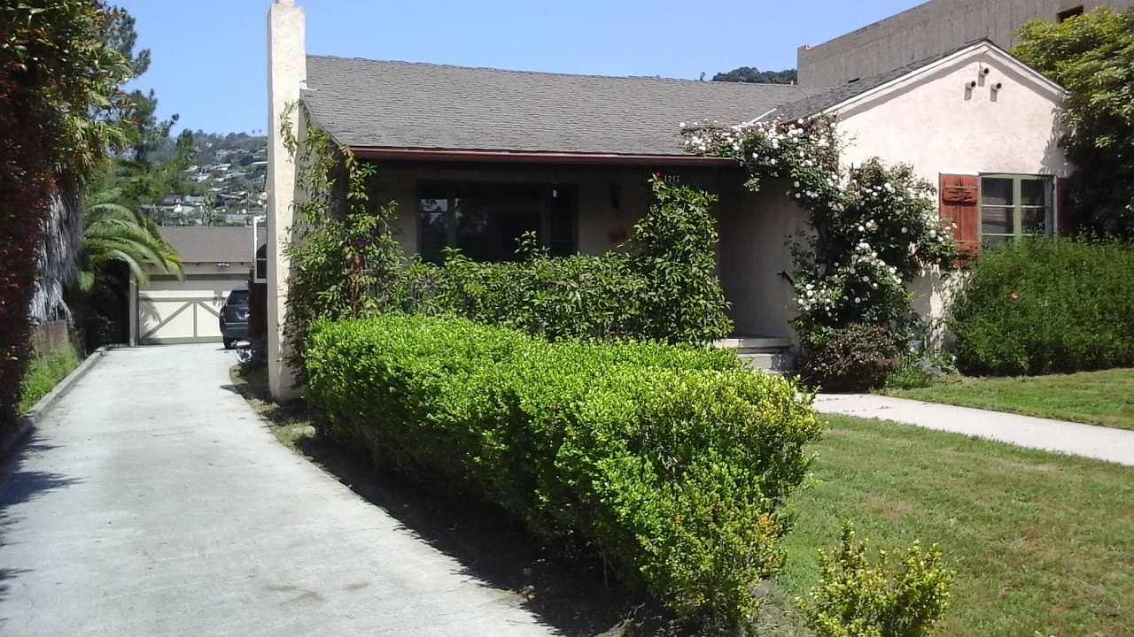 E Cota Street, Santa Barbara — Photo 1