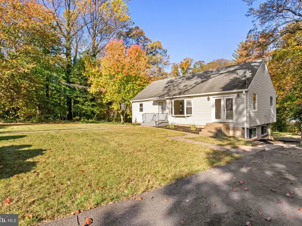 8308 Dixon St, Lorton, VA 22079