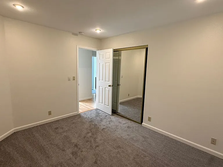 6252 Ridgemont Dr — Photo 16