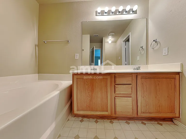 721 Nancy Dr — Photo 15
