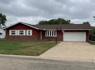 440 Circle Dr, Kewanee, IL 61443