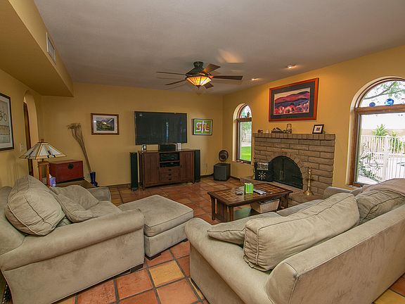 3rd image of 122 E Wood Dr