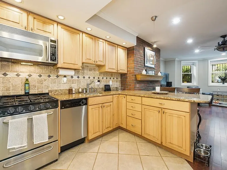 271 Beacon St #A — Photo 9