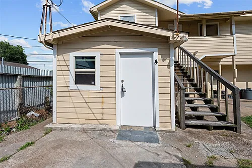 2631 Oakcliff St Photo 1