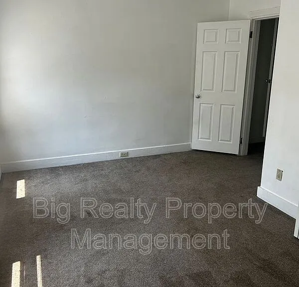 441 Walnut St — Photo 8
