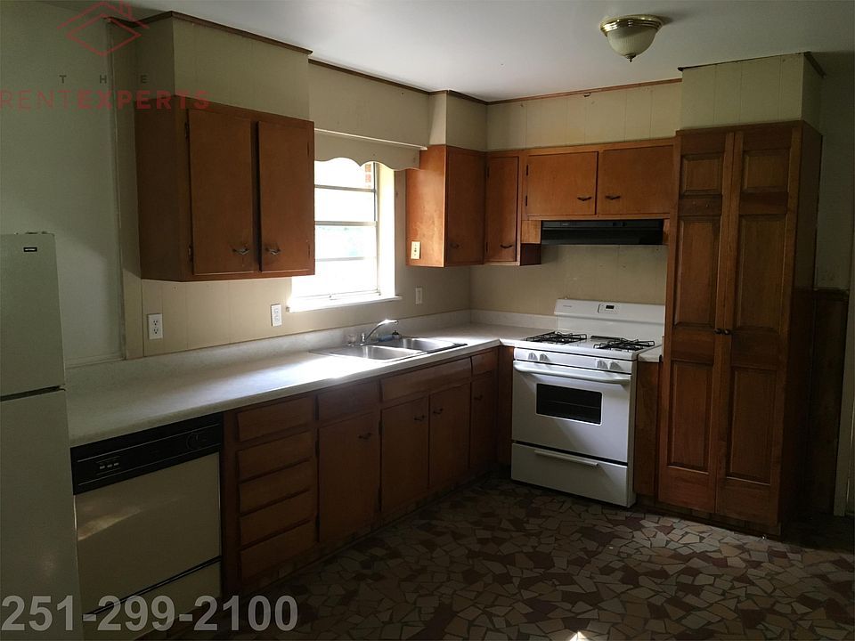2nd image of 2303 Club House Rd