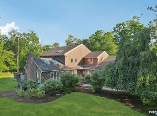 22 Iron Latch Ct W, Upper Saddle River, NJ 07458