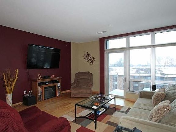 2nd image of 601 E Ogden Ave Unit 409