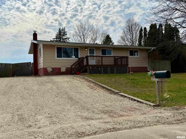 194 Lakeview Dr, Wataga, IL 61488