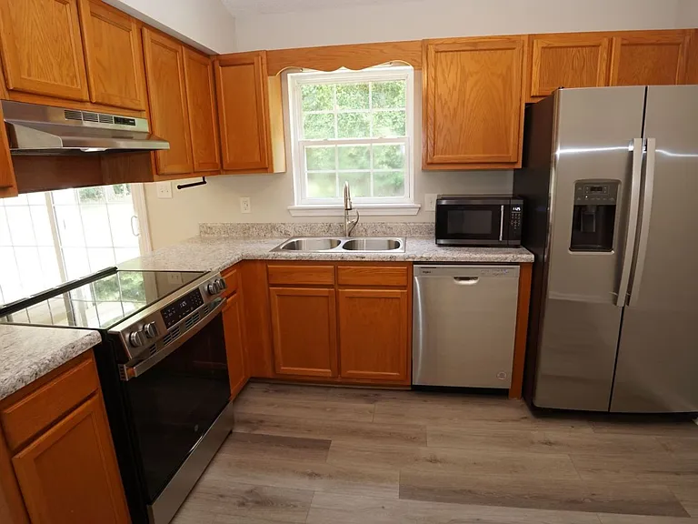 116 Howell Dr — Photo 10
