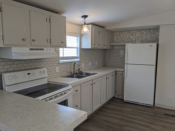 kitchen, electric stove, refrigerator with ice maker, no microwave, no dishwasher