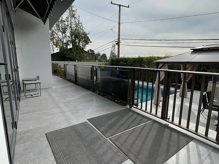 2928 Franklin St — Photo 20