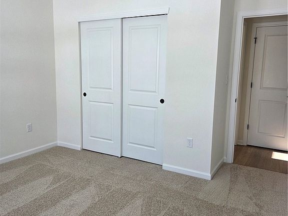 4th image of 4277 Hawthorn Dr