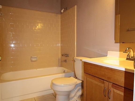 5th image of 672 N 72nd Ave