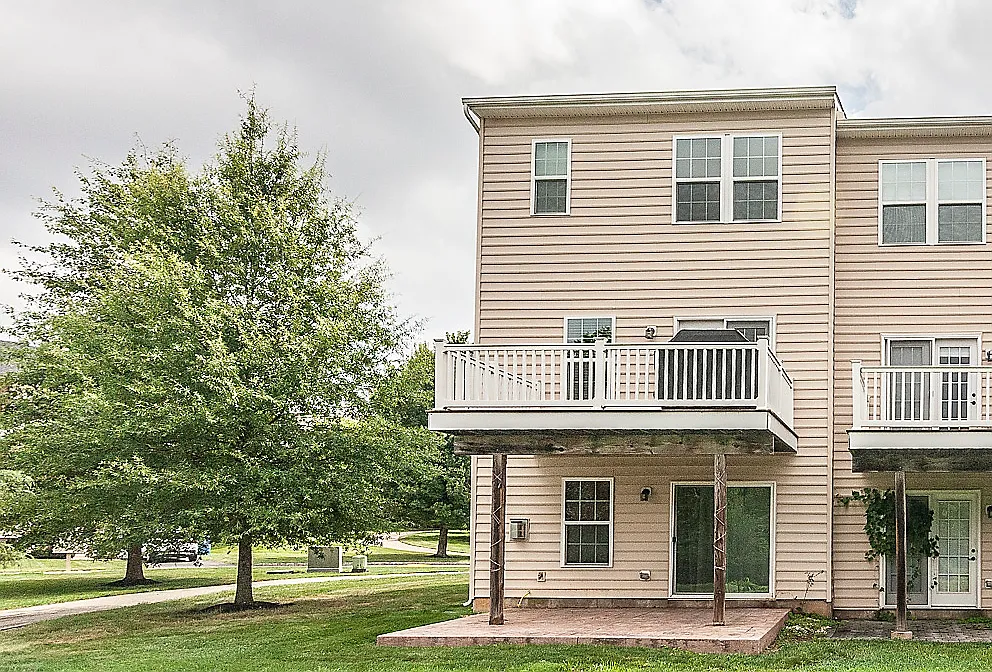 3 bed, 1940 sqft, $3,500 — Photo 4