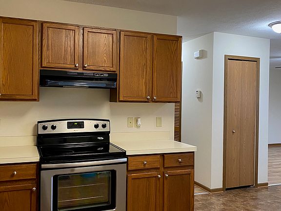 3rd image of 14757 Hillcrest Ave