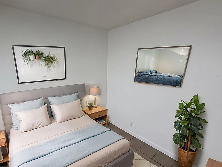 14129 Vanowen St — Photo 28
