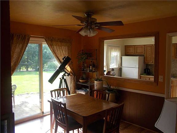 4th image of 1227 Greenbriar Dr