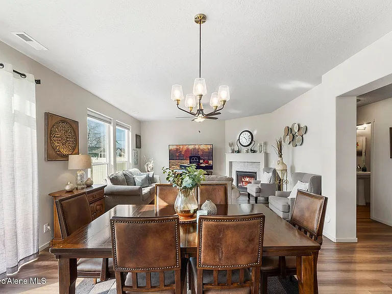 984 E Allenby Ave — Photo 10