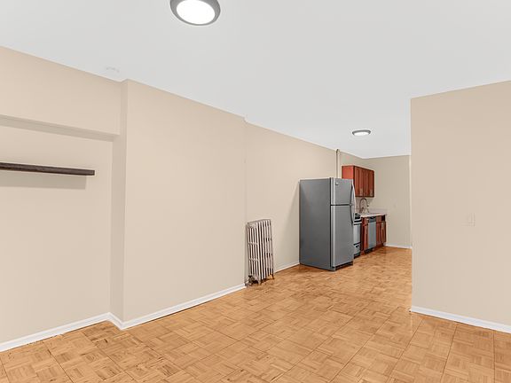 4th image of 529 E 13th St APT 4A