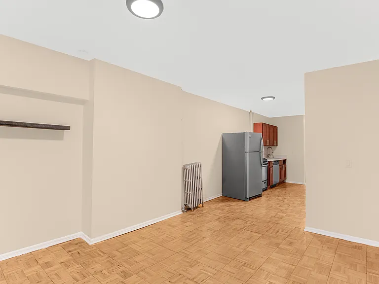 529 E 13th St #4A — Photo 2