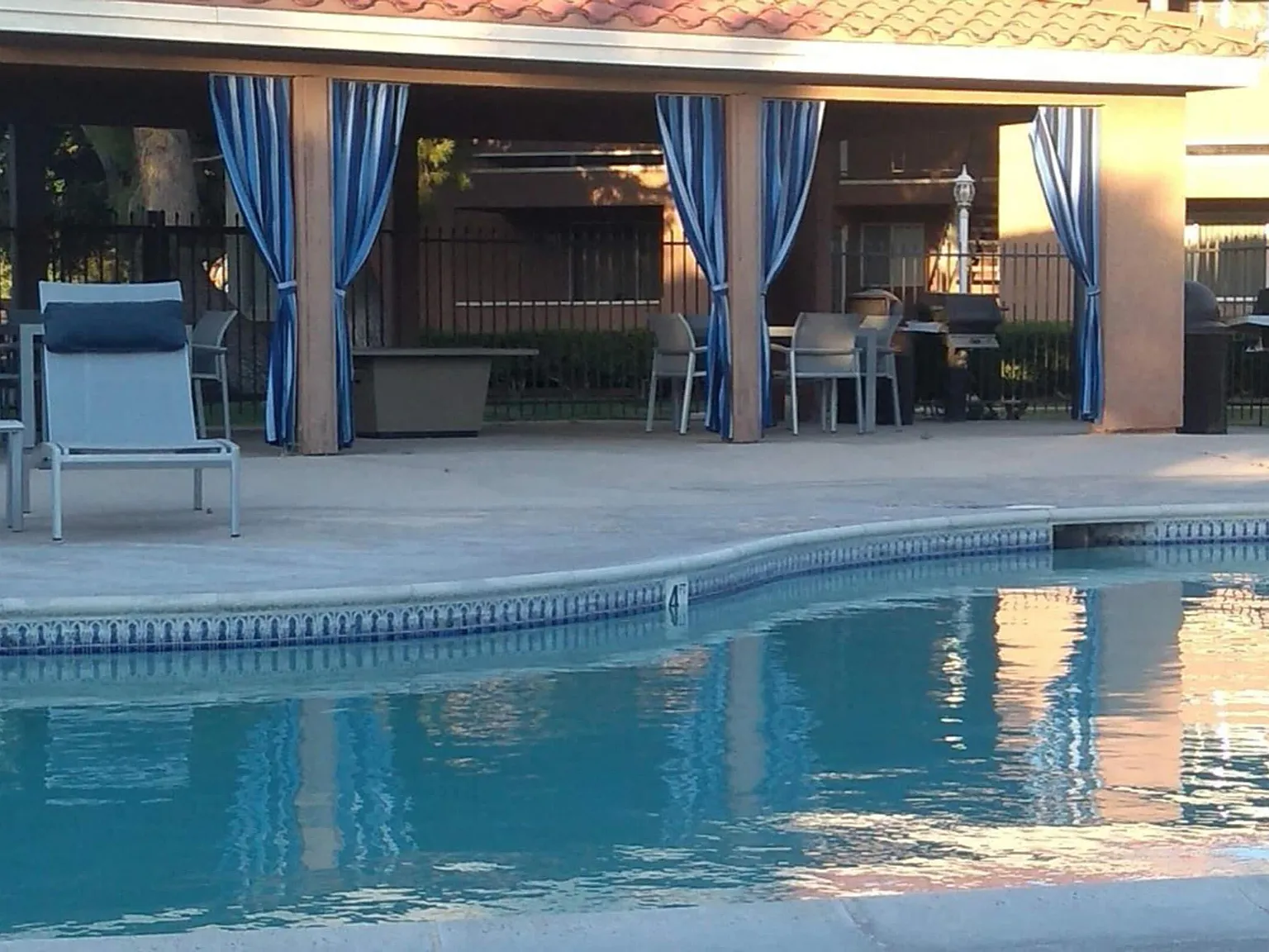 Sunset Pointe Apartments — Photo 4