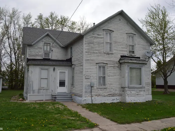 107 4th St, Grafton, IA 50440
