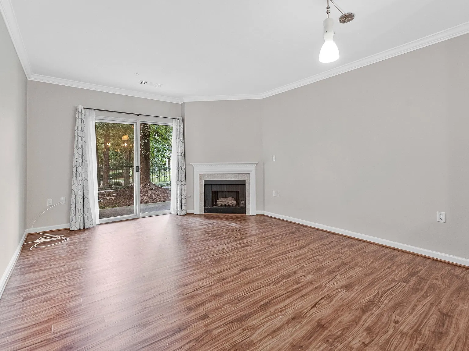 2204 Westcourt Ln — Photo 3