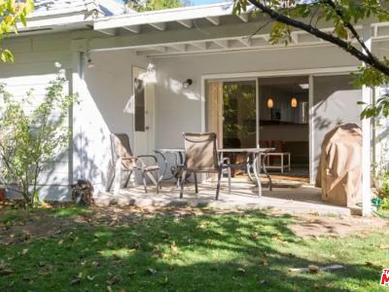 5049 Serrania Ave — Photo 29