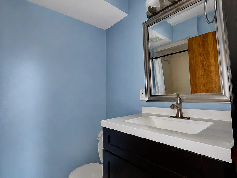 Lower level - Bath