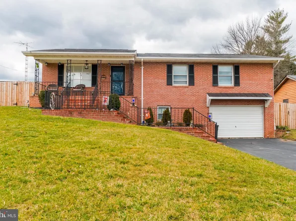 108 Rosewood Dr, Martinsburg, WV 25401