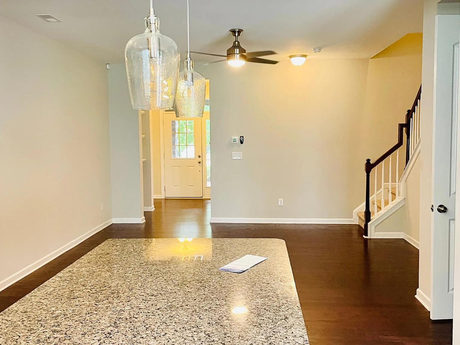 3 bed, 2.5 bath, 1612 sqft, $2,550 — Photo 4
