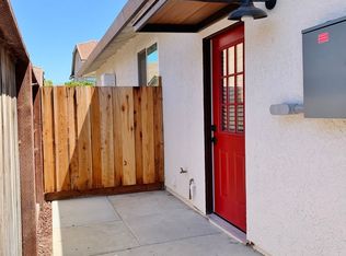 900 Apricot Ln #102, Hollister, CA