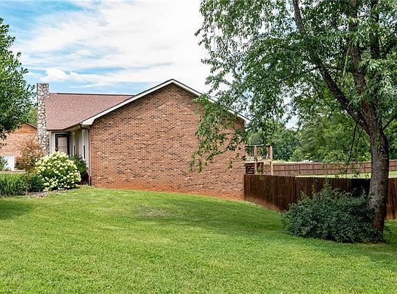 4th image of 4 Deerfield Acres Dr