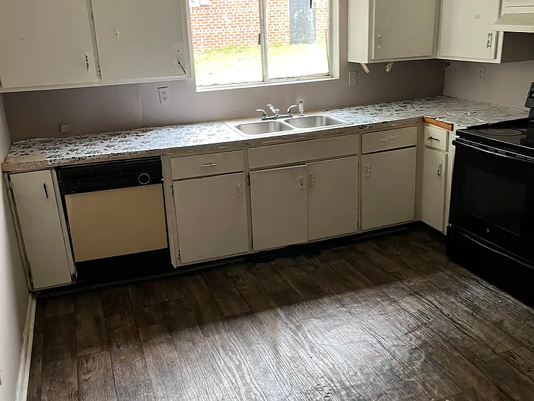 820 McPherson Dr — Photo 13