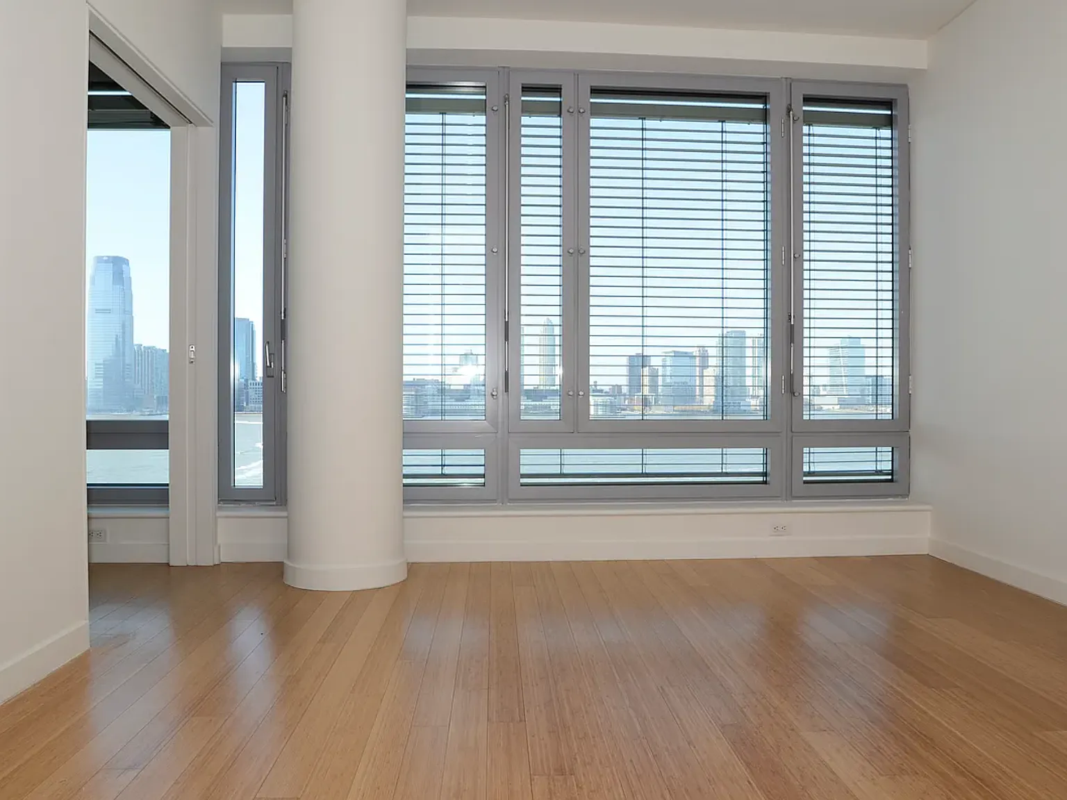2 River Terrace — Photo 4