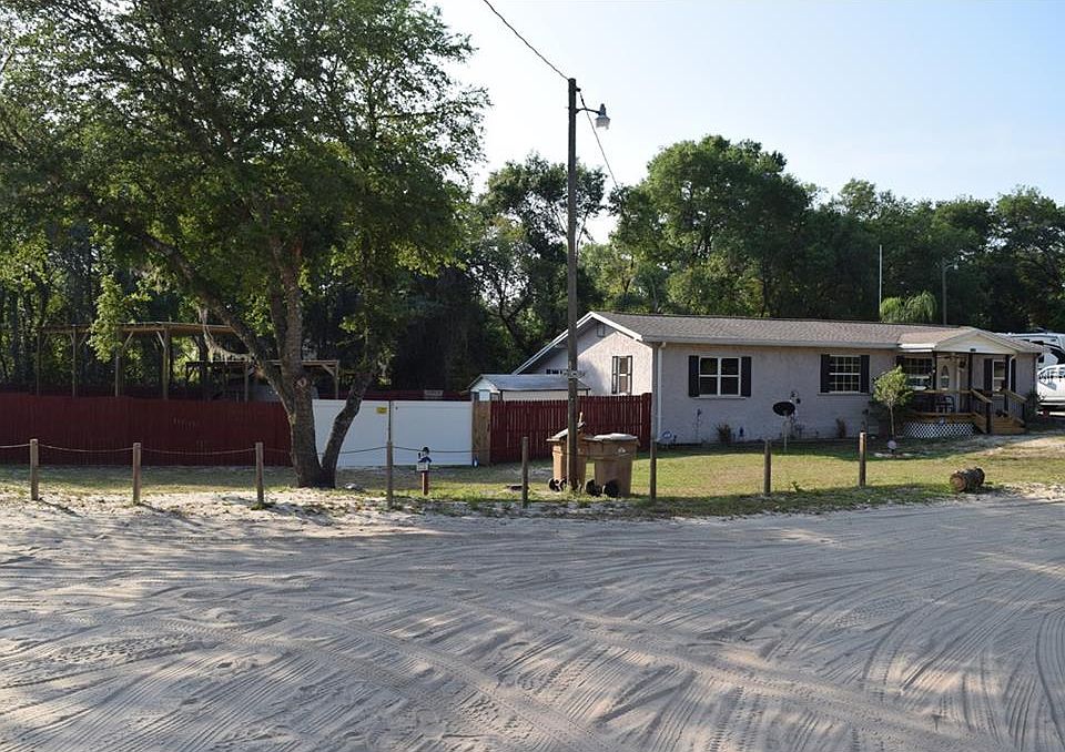 1st image of 40650 Palm Dr