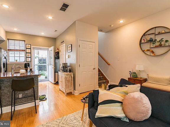 2nd image of 2121 Kimball St