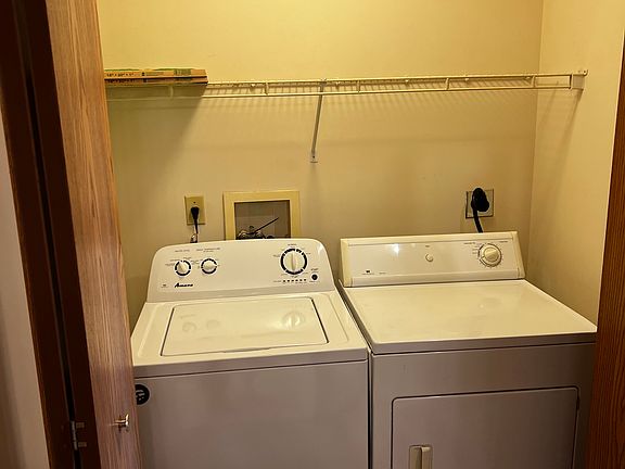 2nd image of 1198 Abbott Cir